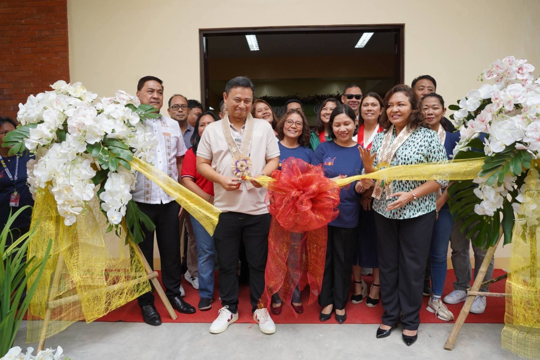 DepEd Launches “EdukAhon” and Opens New ALS Learning Center in Albay